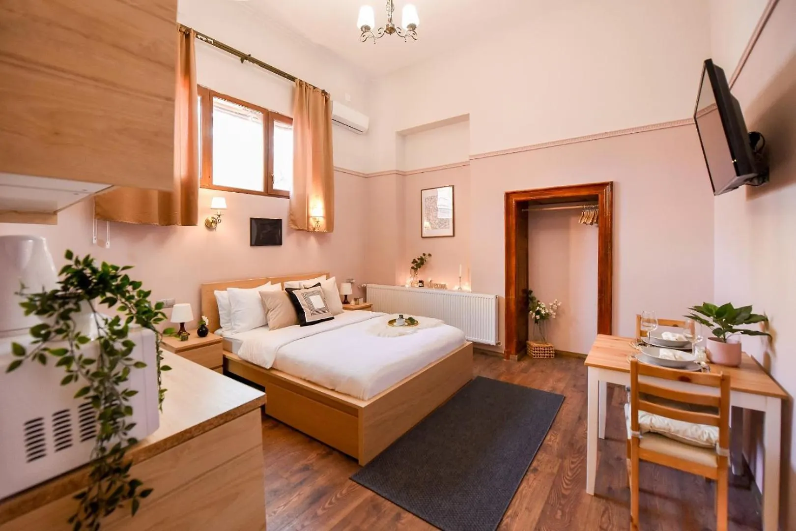 Apartamento Historic Charm, Modern Comfort - Accommodation In The Heart Of The Old Town Bucarest Rumanía