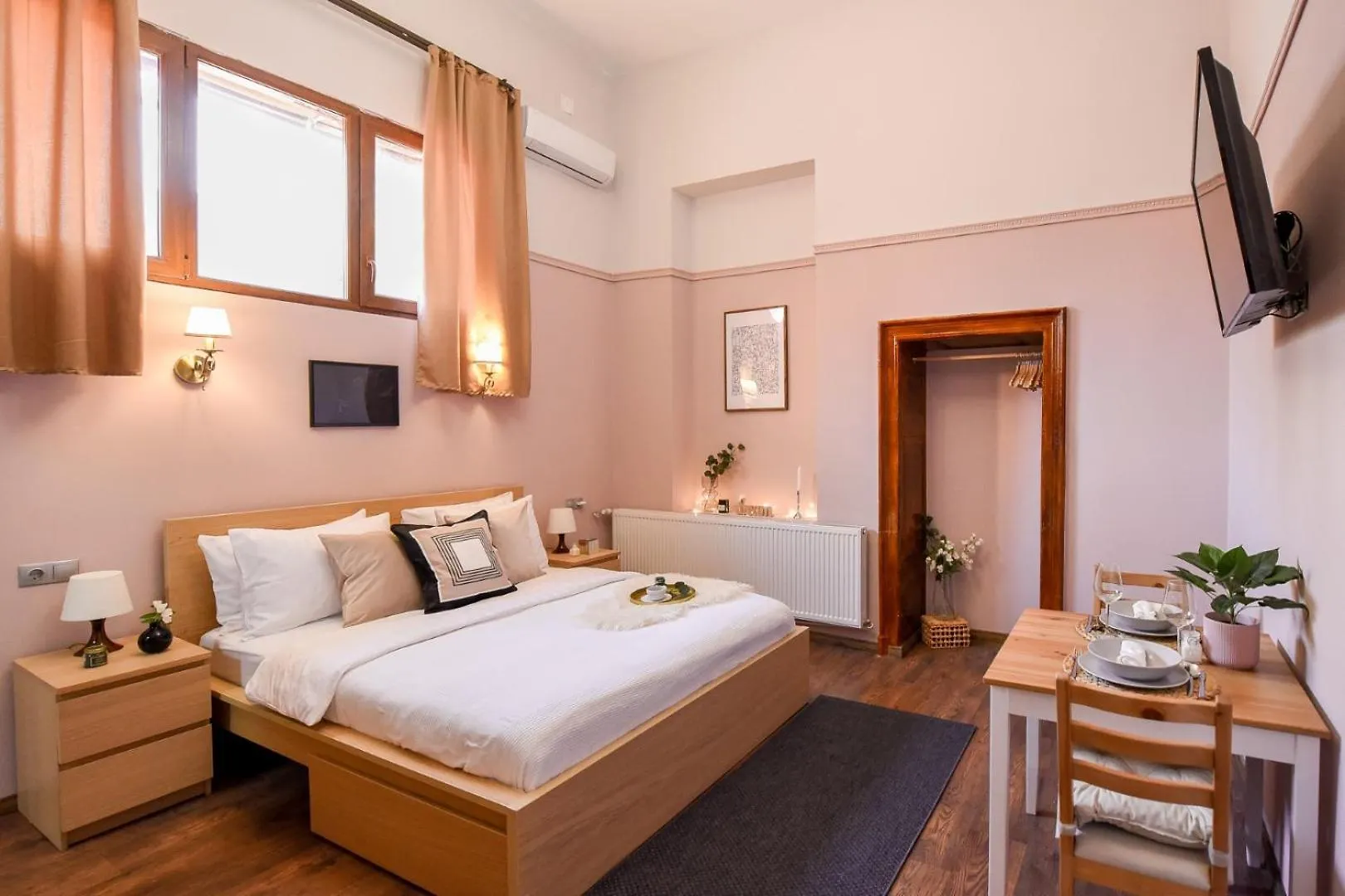Apartamento Historic Charm, Modern Comfort - Accommodation In The Heart Of The Old Town Bucarest Rumanía