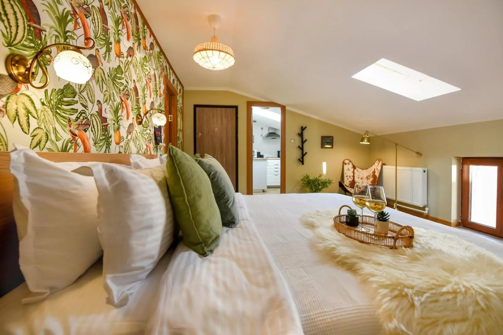 Historic Charm, Modern Comfort - Accommodation In The Heart Of The Old Town Bucarest Rumanía