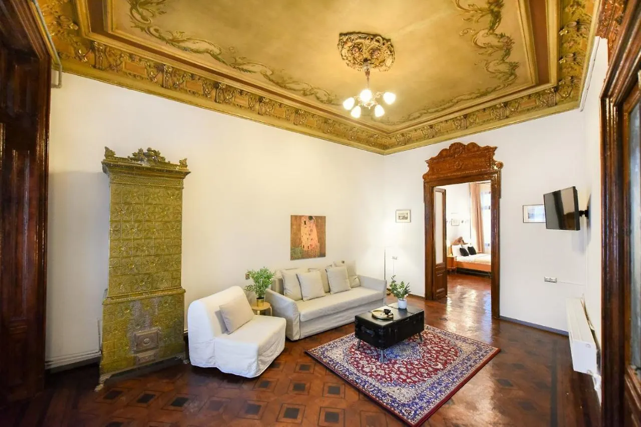 Apartamento Historic Charm, Modern Comfort - Accommodation In The Heart Of The Old Town Bucarest Rumanía